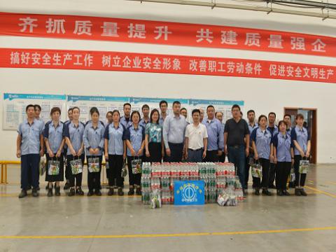 炎炎夏日，市总工会送清凉，丝丝关爱暖人心