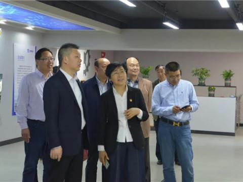 镇江市委组织部、、、关工委、、、市场监视治理局等一行向导来我公司调研关工委事情